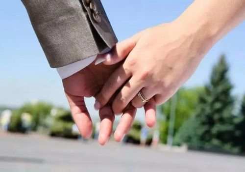 杭州侦探事务所：离婚后房产没过户还属于共同财产吗