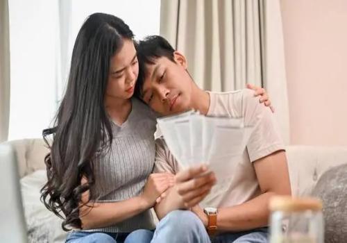 离婚孩子学费谁负责